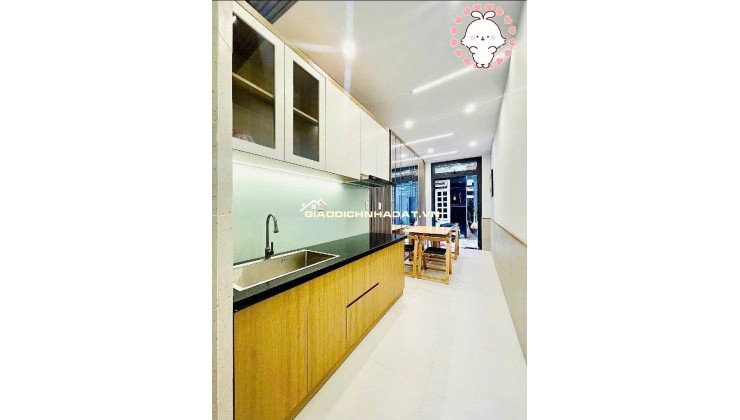 Nhà 3 tầng Tân Bình, hẻm Lạc Long Quân, 18m2, 2PN, 3WC, sổ hồng, giá 2.8 tỷ - Cơ hội an cư lý tưởng